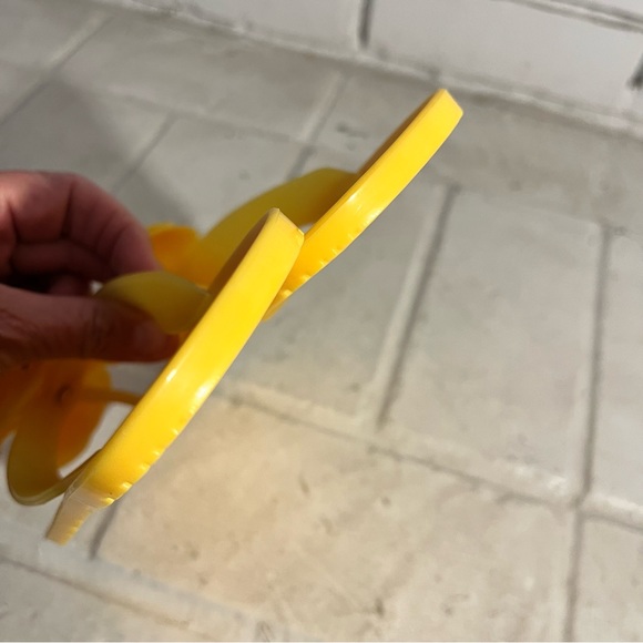 STUART WEITZMAN Girls Youth Kids Size 4 Yellow Flip Flop Slippers - Picture 7 of 9